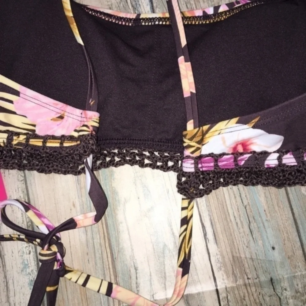 Xhilaration Black Floral Bikini Top Medium Crochet Trim Bralette Tropical Swim - Picture 5 of 6